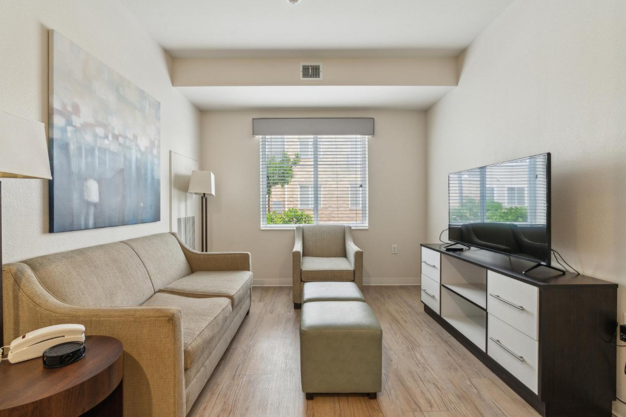 Simplicity At The Rim 1117 I Spacious 1 Bed 1 Bth Apartment